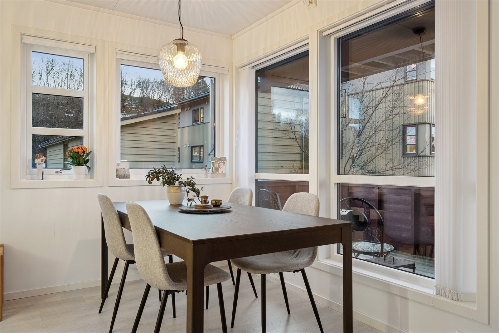 Spisegruppen tar plass i egen sone og inviterer til sosiale og hyggelige måltider med kjente og kjære. Galleribilde