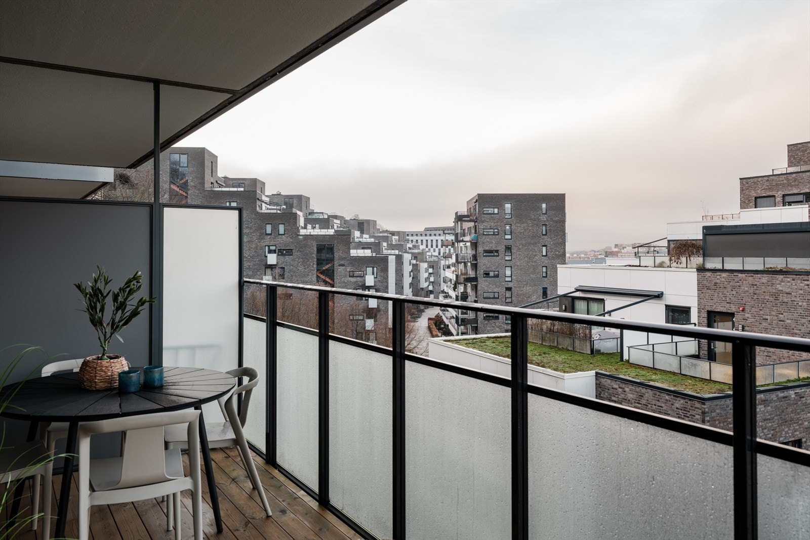 Leiligheten ligger høyt og fritt i byggets 5. etasje, med herlig utsikt! Galleribilde