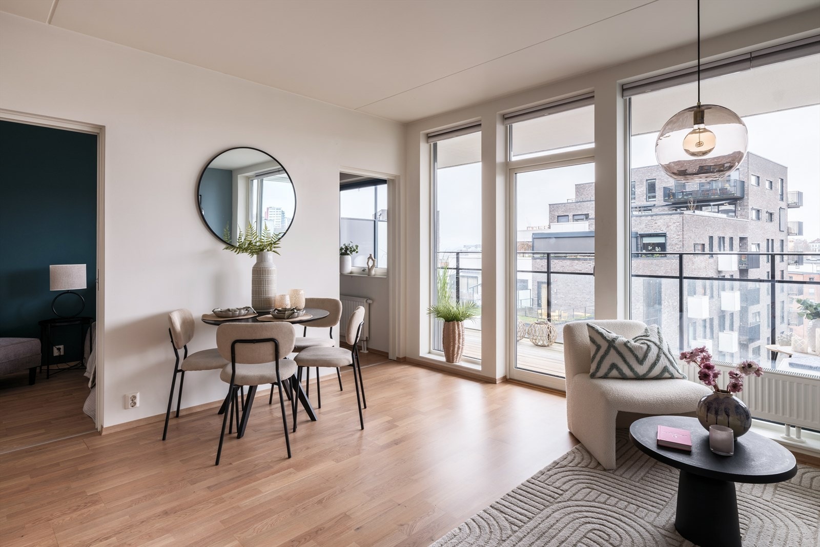 Fra stuen er det utgang til en balkong på 14 m² Galleribilde