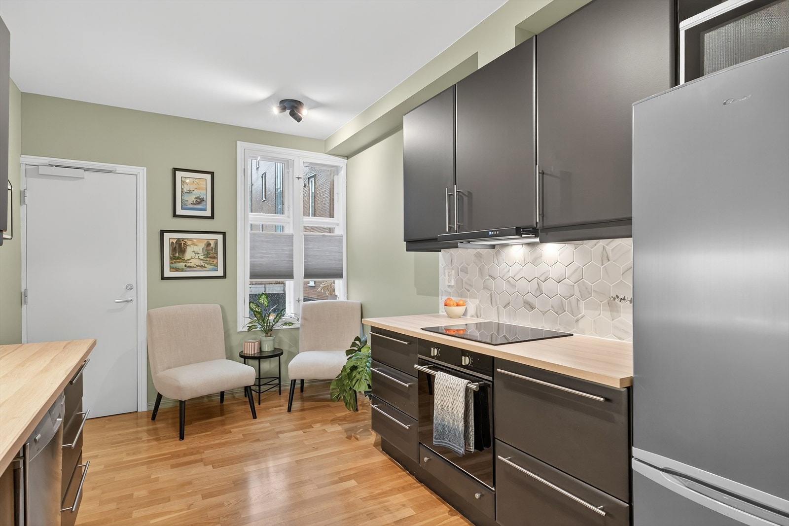 Utgang til bakgård. Galleribilde