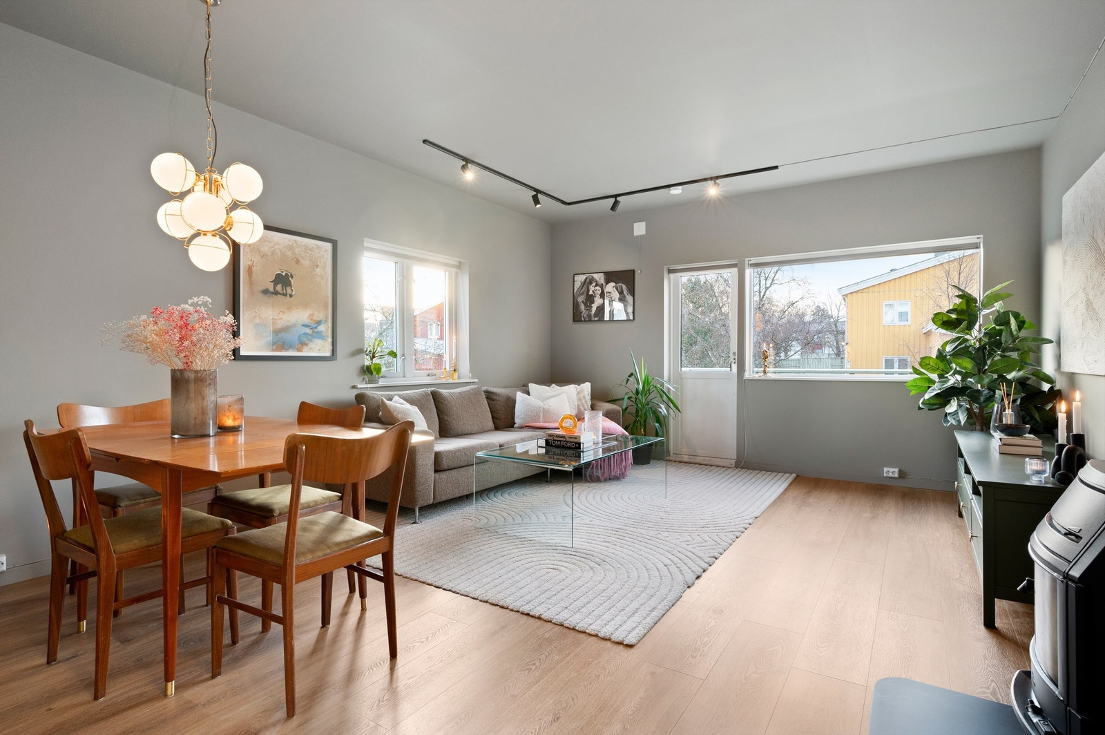 Gulvet er bestilt fra Oslo, og er valgt for sine egenskaper knyttet til trinnlyd/isolering. Galleribilde