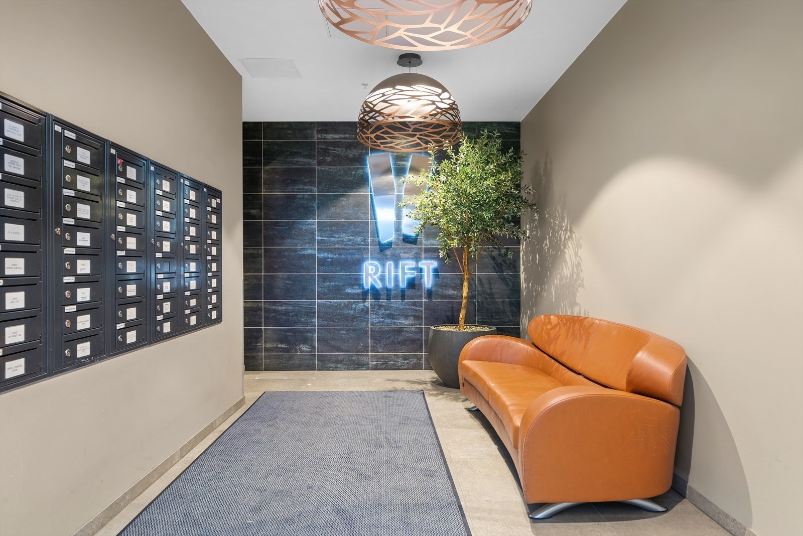 Flott og ekslusivt inngangsparti - gjennomført kvalitetsfølelse. Velkommen inn! Galleribilde