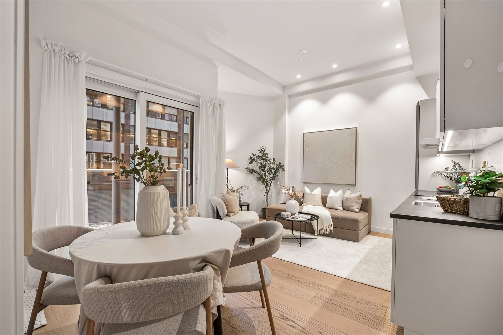 Leiligheten ligger fint til i 2. etg. i bygg fra 2017 og inneholder: Entré, bad, stue/kjøkken, soverom og solrik balkong Galleribilde