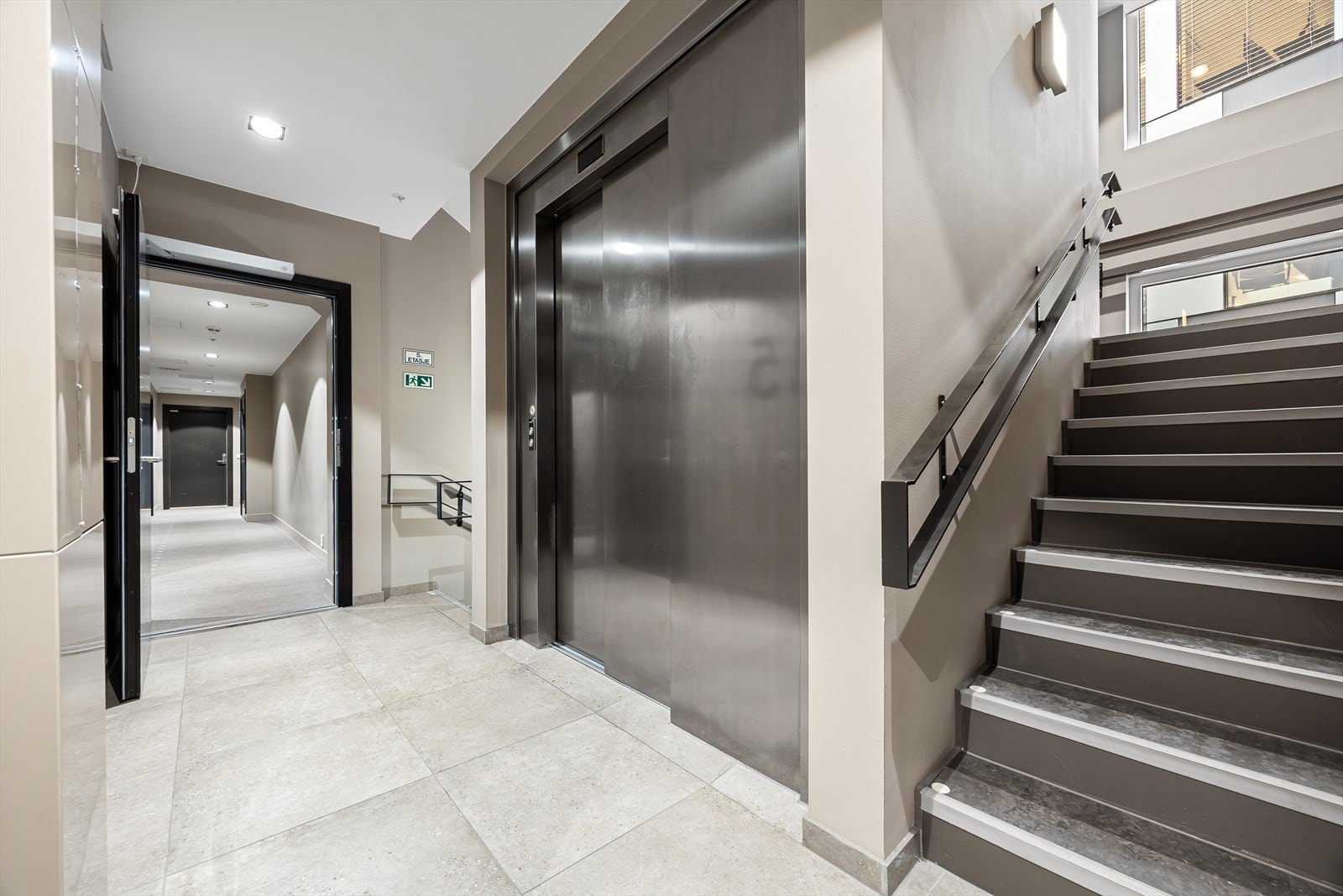 Heis direkte ned til garasjeanlegg Galleribilde