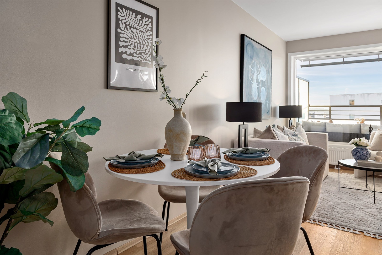 Fin plass til spisebord Galleribilde