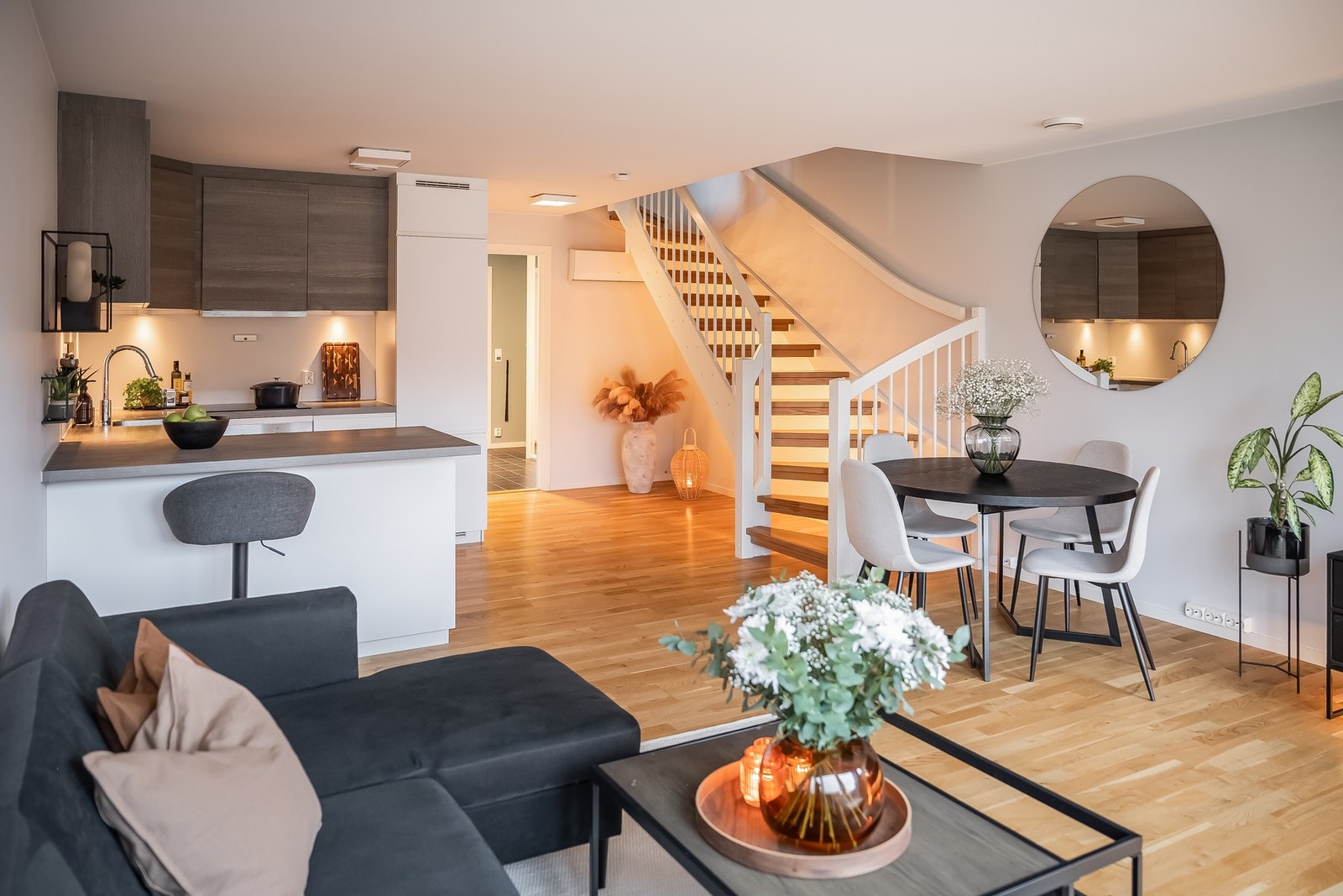 Stue og kjøkken er til sammen 36 kvm. Galleribilde