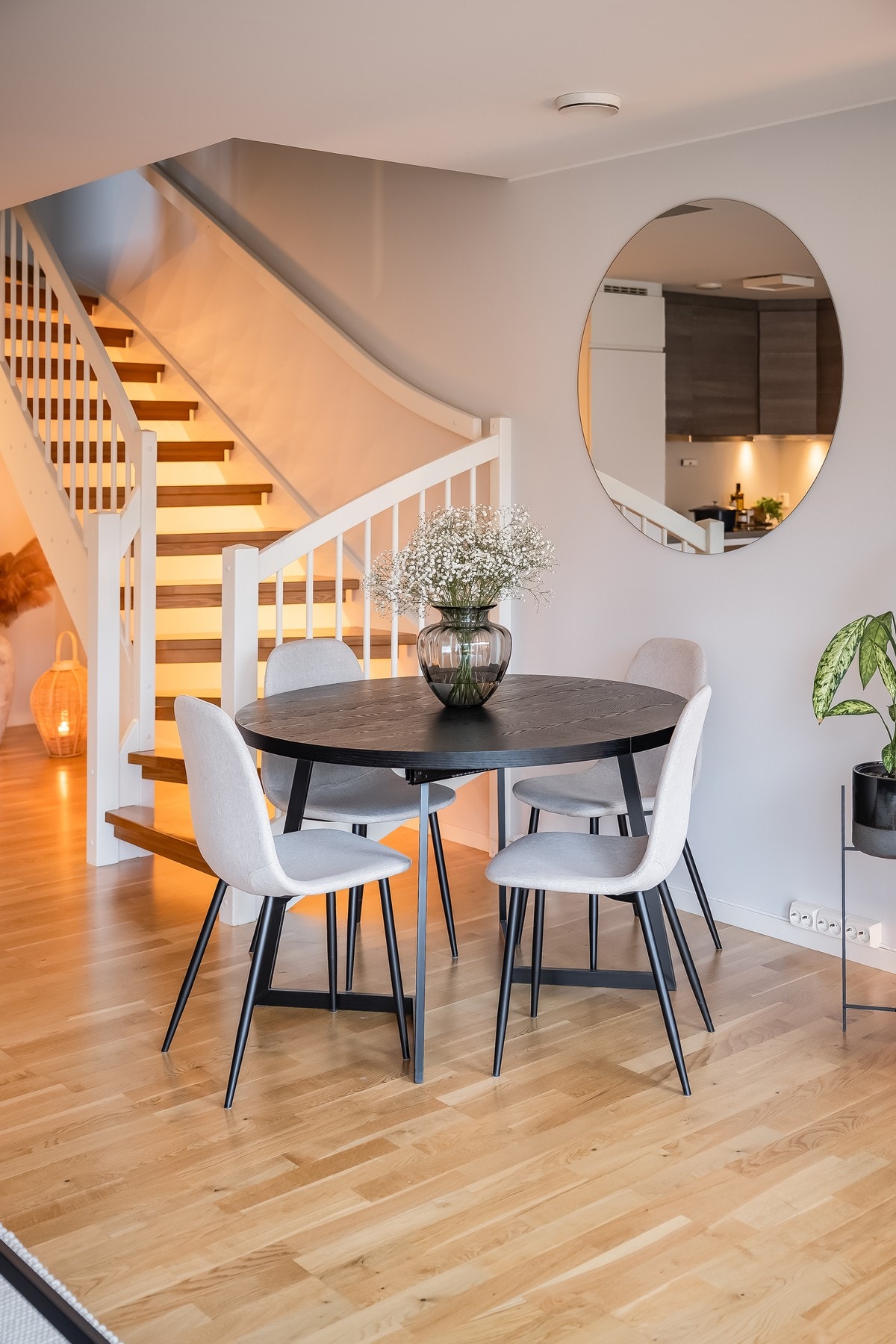 God plass til spisebord for 4-6 personer. Galleribilde