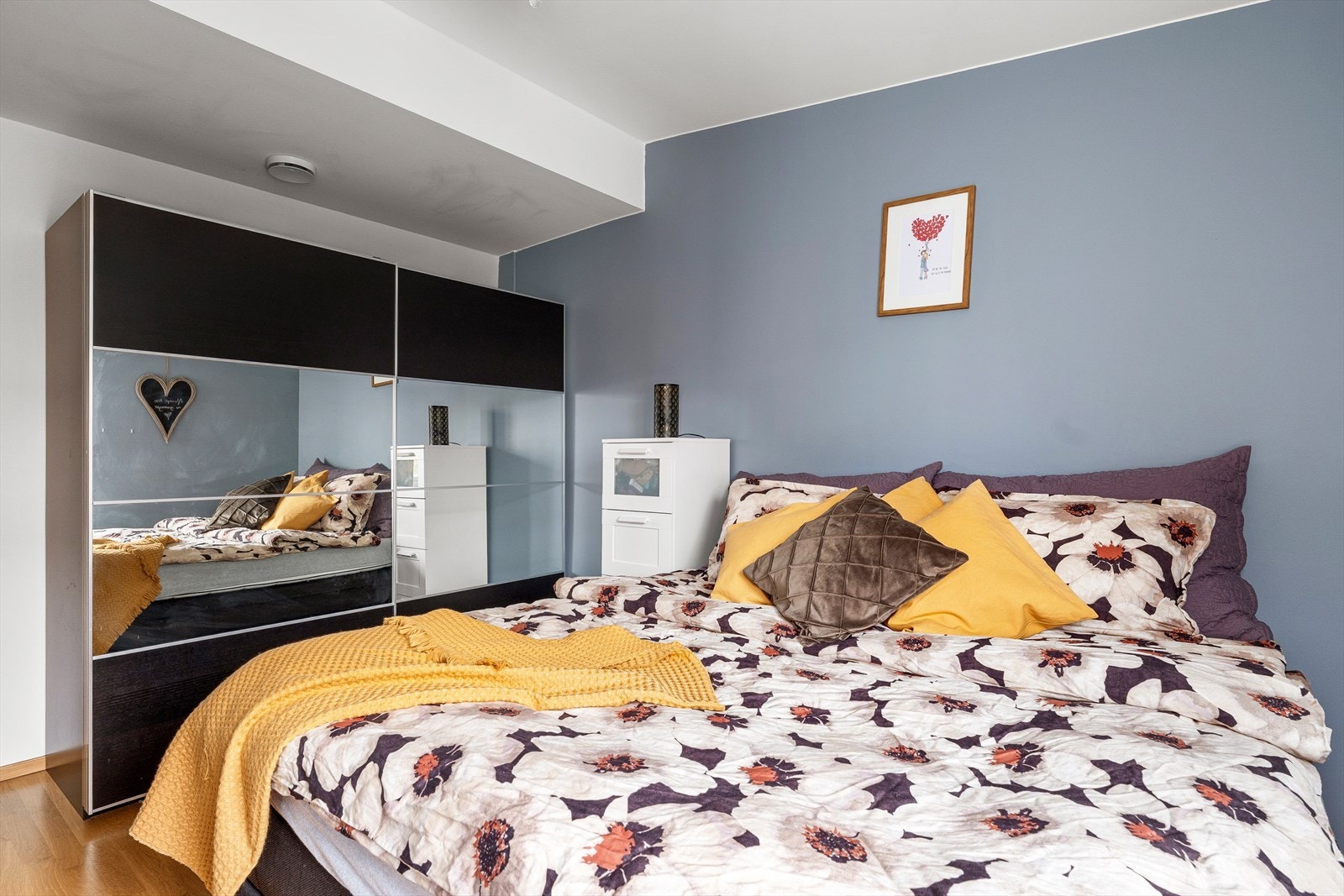 Hovedsoverom med garderobeskap. Galleribilde