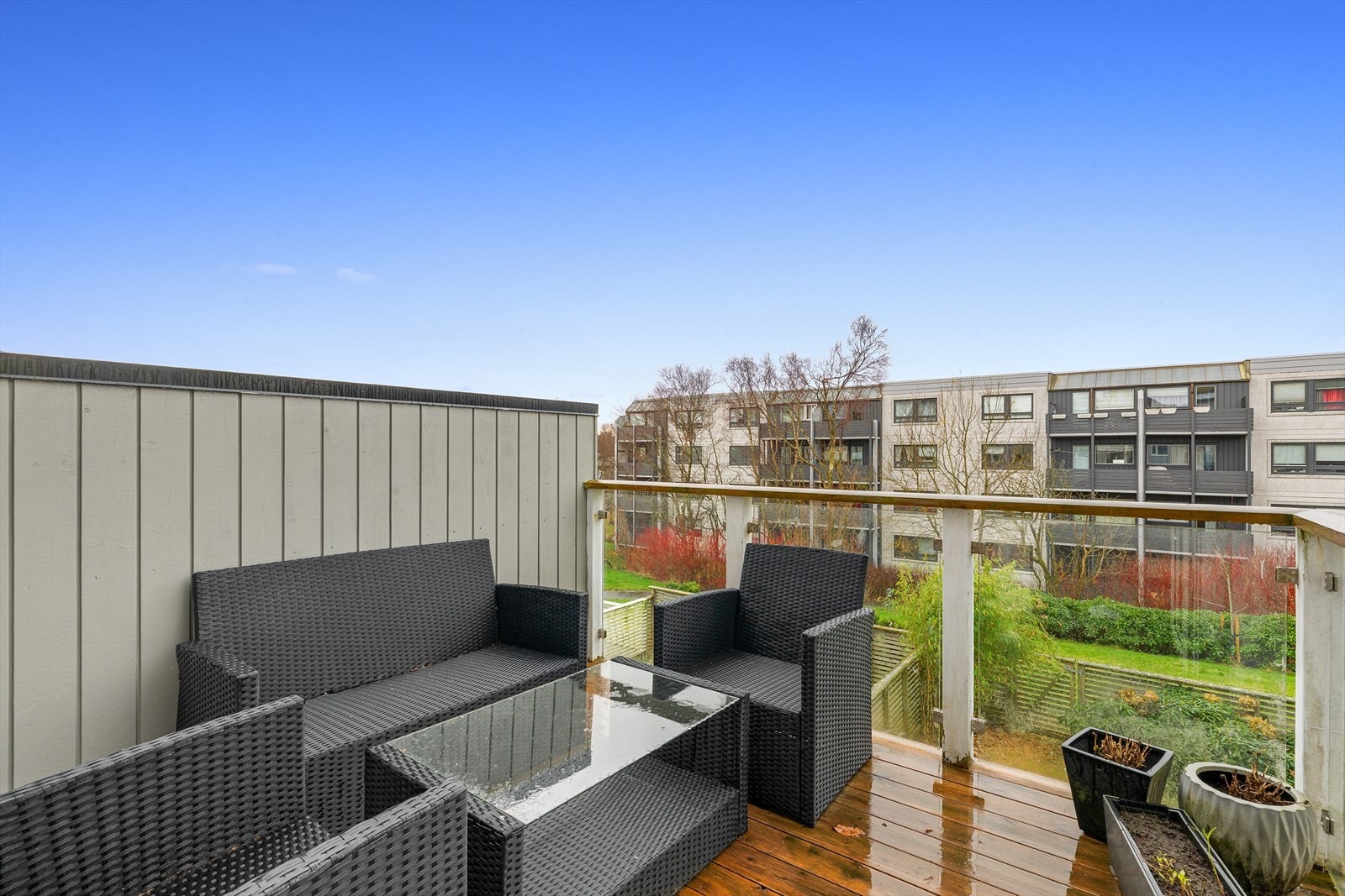 Det er balkong med utgang fra kjøkkenet. Galleribilde