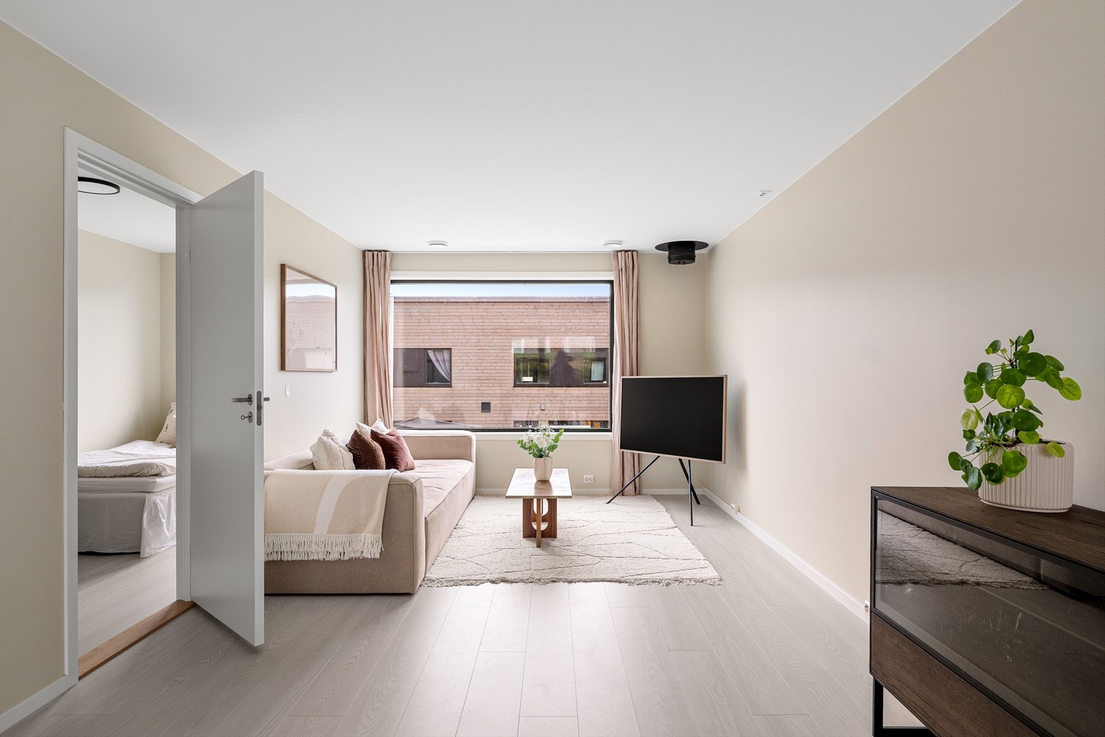 Det er 1. soverom i denne etasjen. Galleribilde