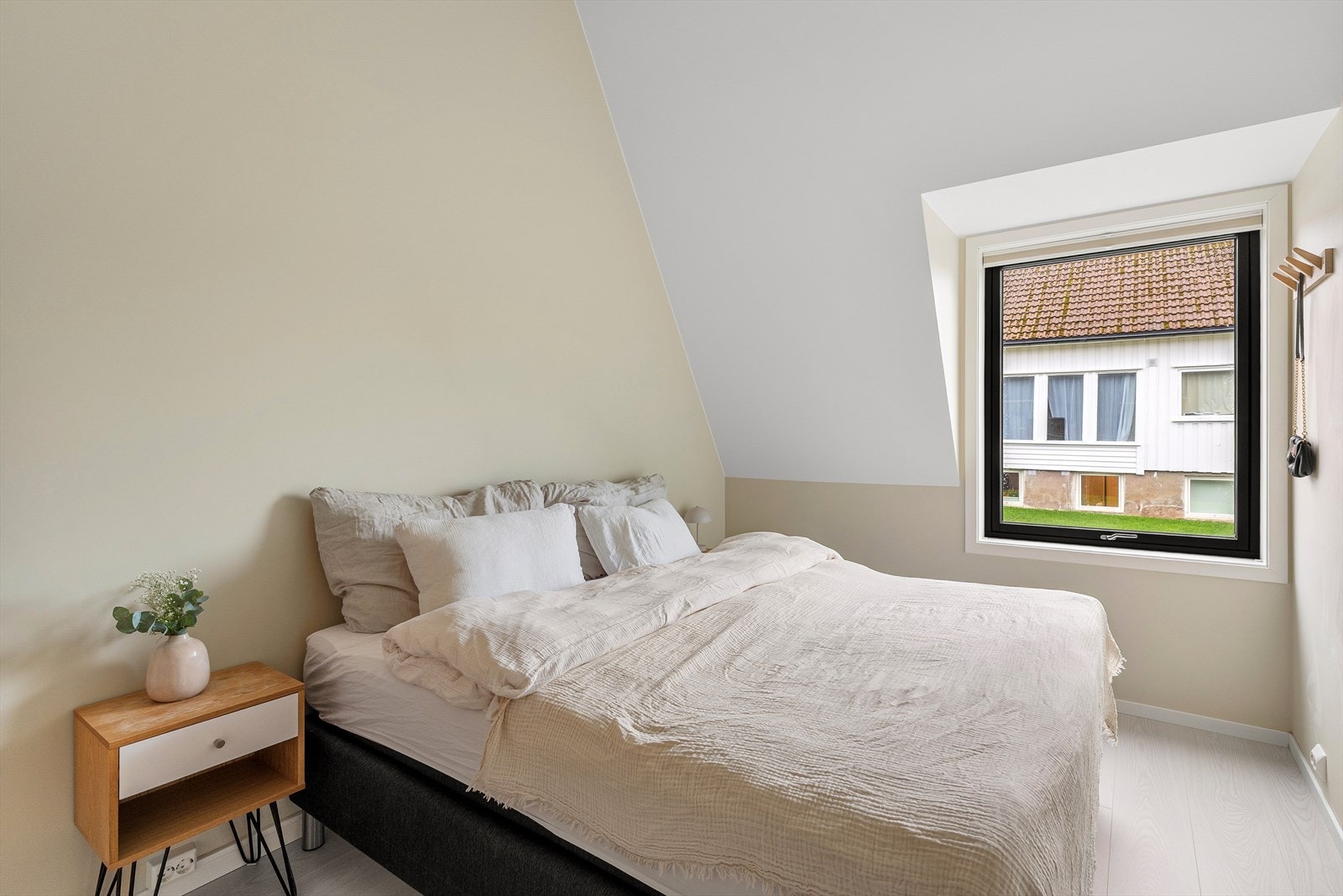 Rommet har meget god takhøyde. Galleribilde