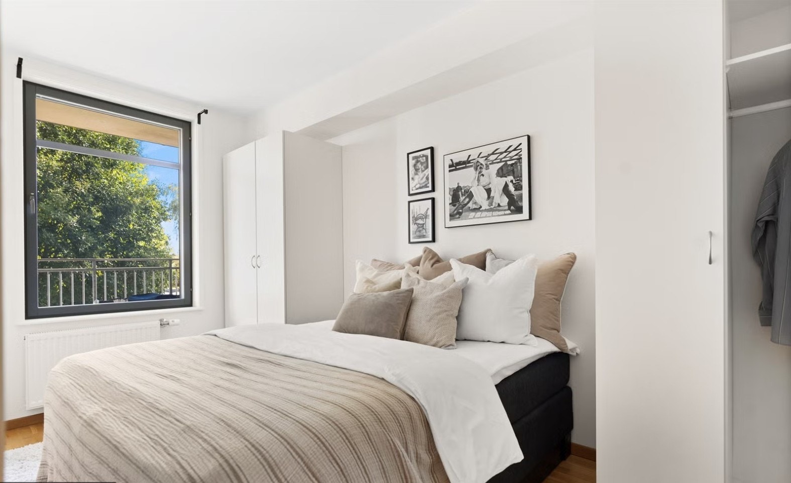 Begge soverommene har god størrelse og garderobeløsning. Galleribilde