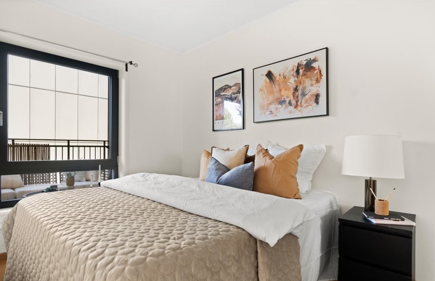 Hovedsoverommet har og dobbel garderobeløsning. Galleribilde