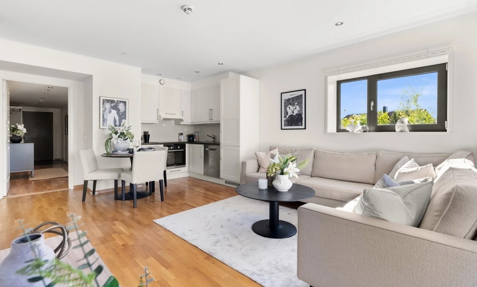 Varmtvann og vannbåren varme er inkludert akonto i husleien. Galleribilde