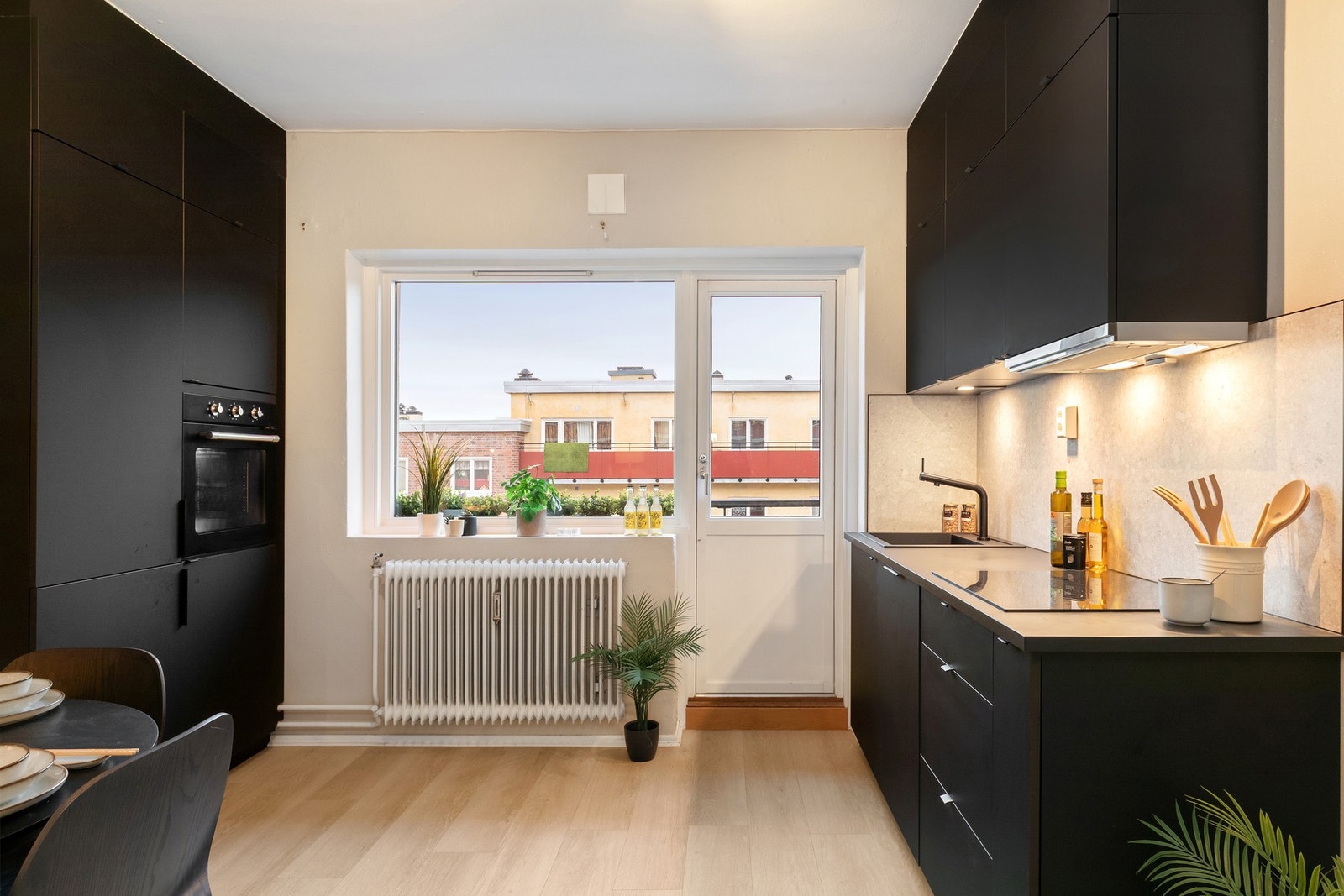 Leiligheten ble oppgradert i 2018, med smarte løsninger som skaper både flyt og trivsel i hverdagen. Galleribilde