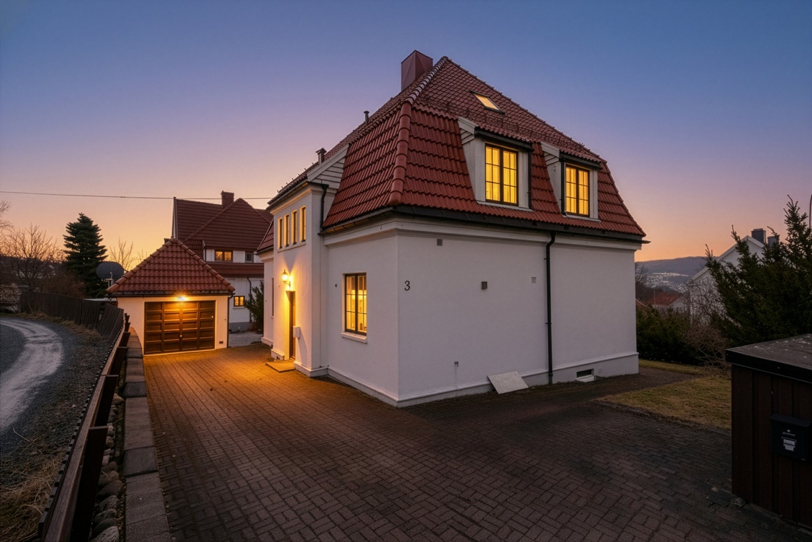 Marianne Vasiljevic ved EiendomsMegler 1 har gleden av å presentere Blusuvollsbakken 3. Galleribilde