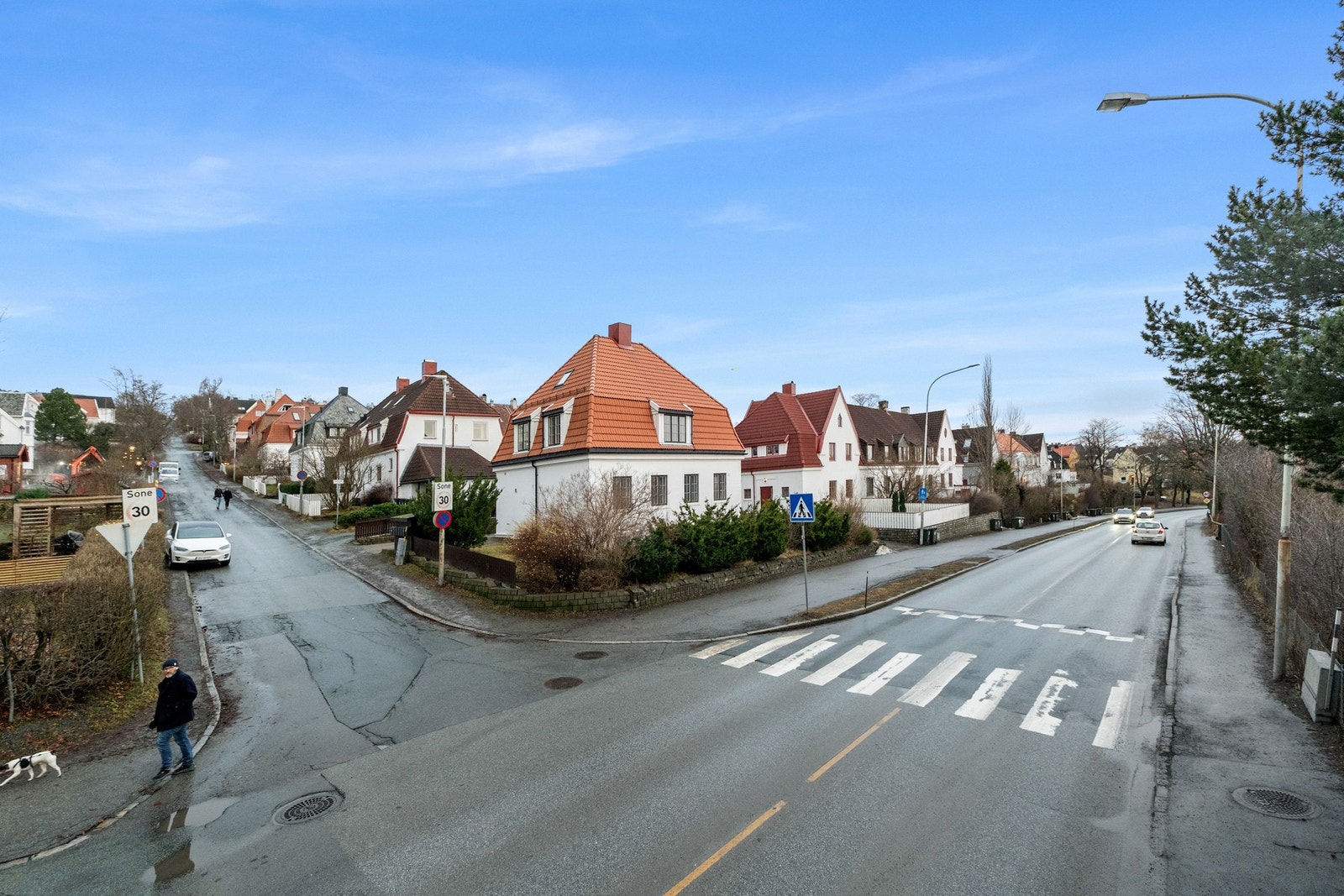 Her har man muligheten for å erverve en av de flotte murhusene i Blusuvollsbakken. Galleribilde