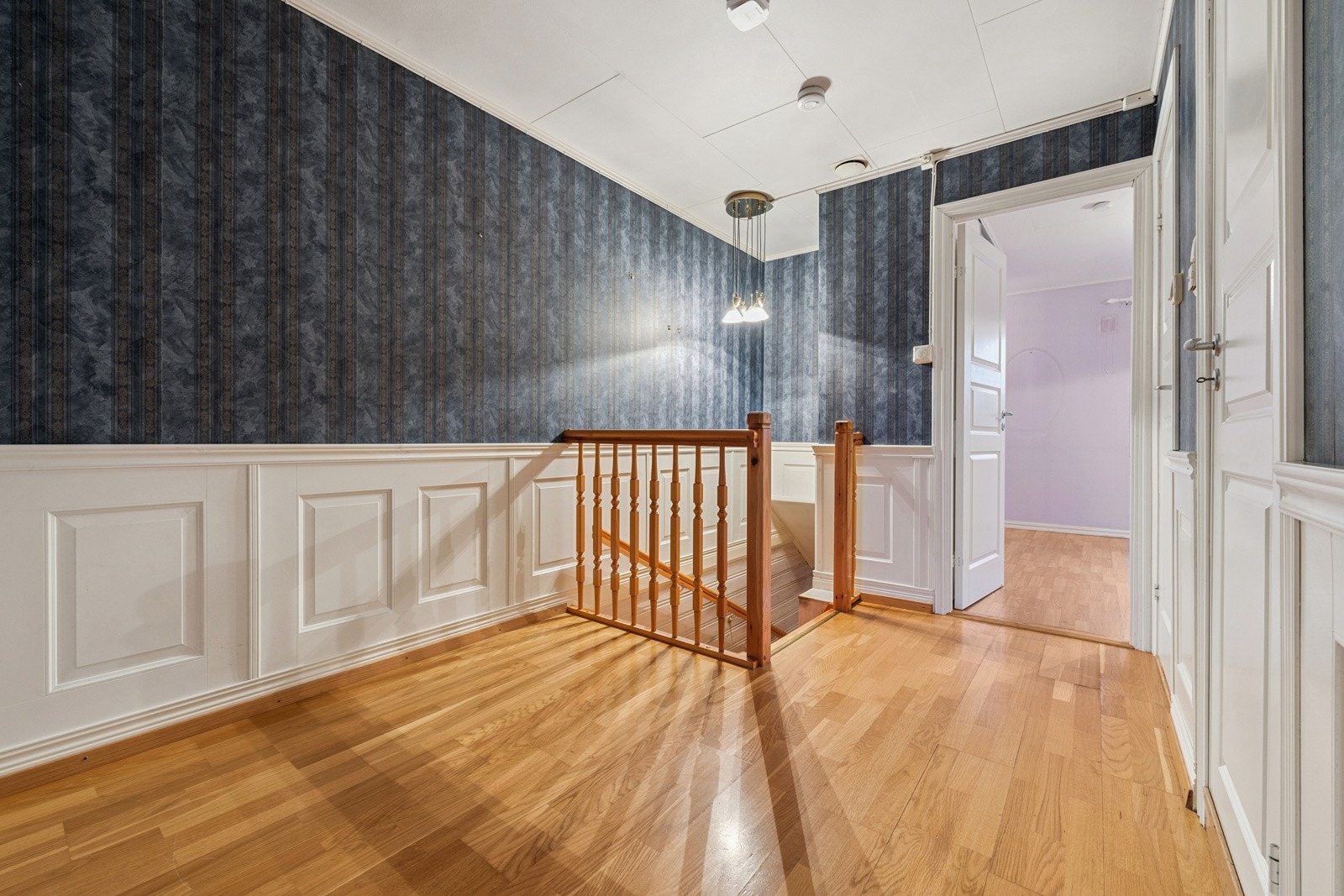 Trapperom, repos i 2. etasje. Et fint knytepunkt i etasjen til samtlige rom. Galleribilde