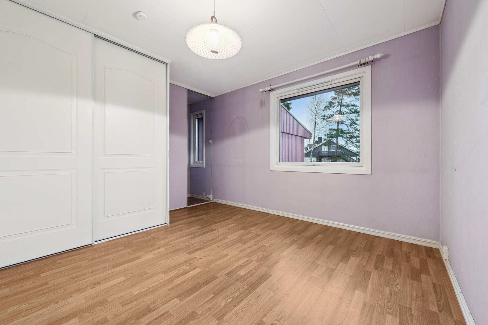 Hovedsoverommet har god plass til dobbelseng med tilhørende møblement. Galleribilde