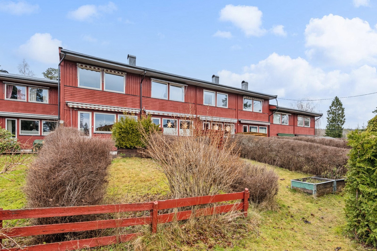 Velkommen til Hagaveien 12 M. Et idyllisk og barnevennlig beliggene rekkehus i et veletablert boligområde. Galleribilde