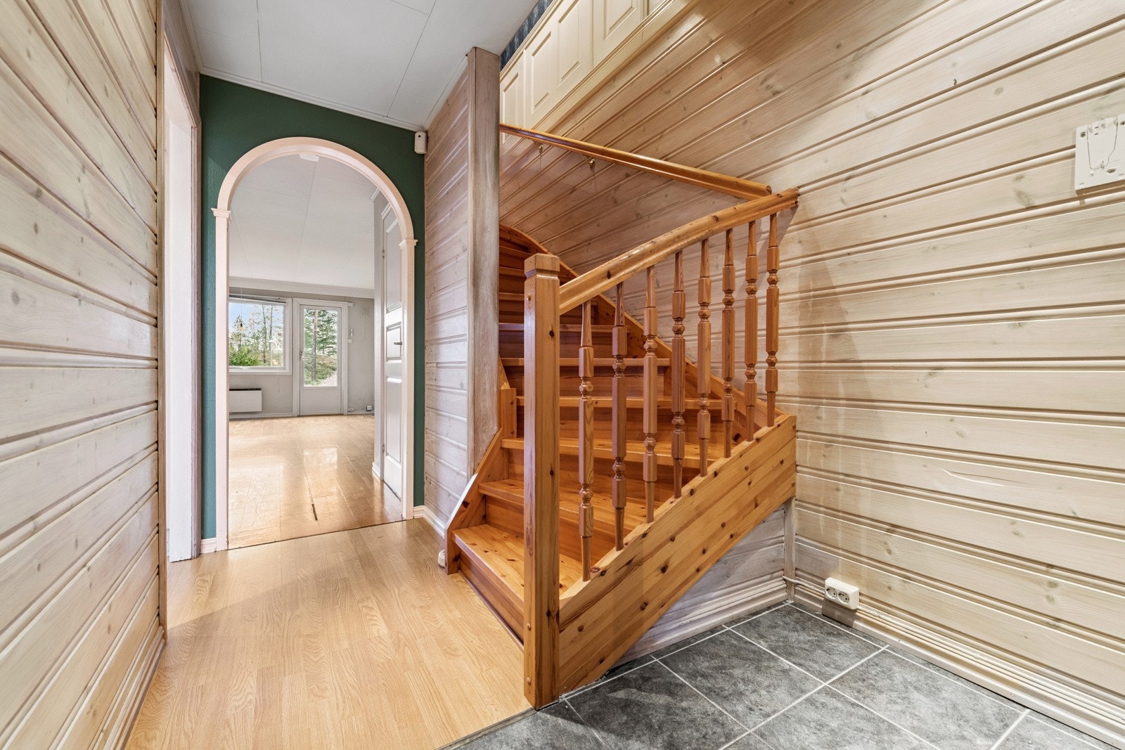 Trapperom fra hovedetasjen opp til 2. etasje. Galleribilde