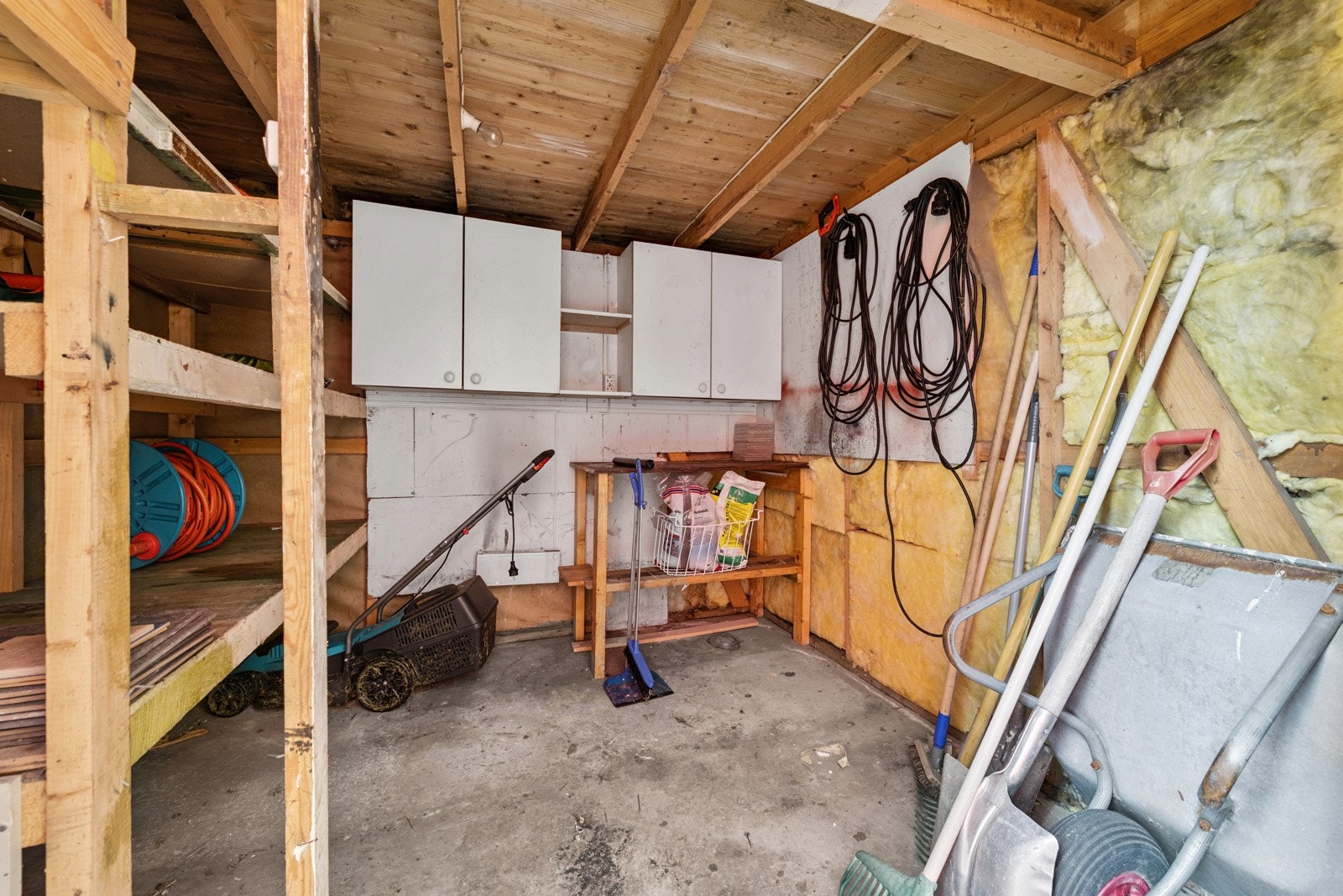 Ved inngangspartiet er det en praktisk utebod. Galleribilde