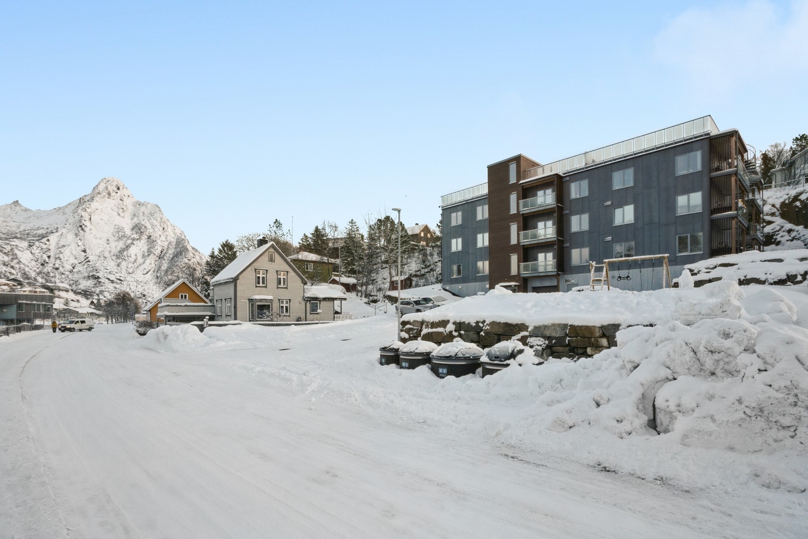 Last ned salgsoppgaven for utfyllende informasjon om eiendommen. Velkommen på visning! Galleribilde