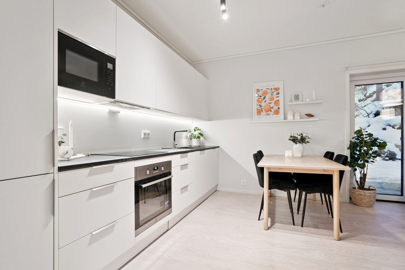 Lettstelt leilighet fra 2023 som ligger i 2.etasje med praktisk planløsning fordelt på 58 kvm. Galleribilde