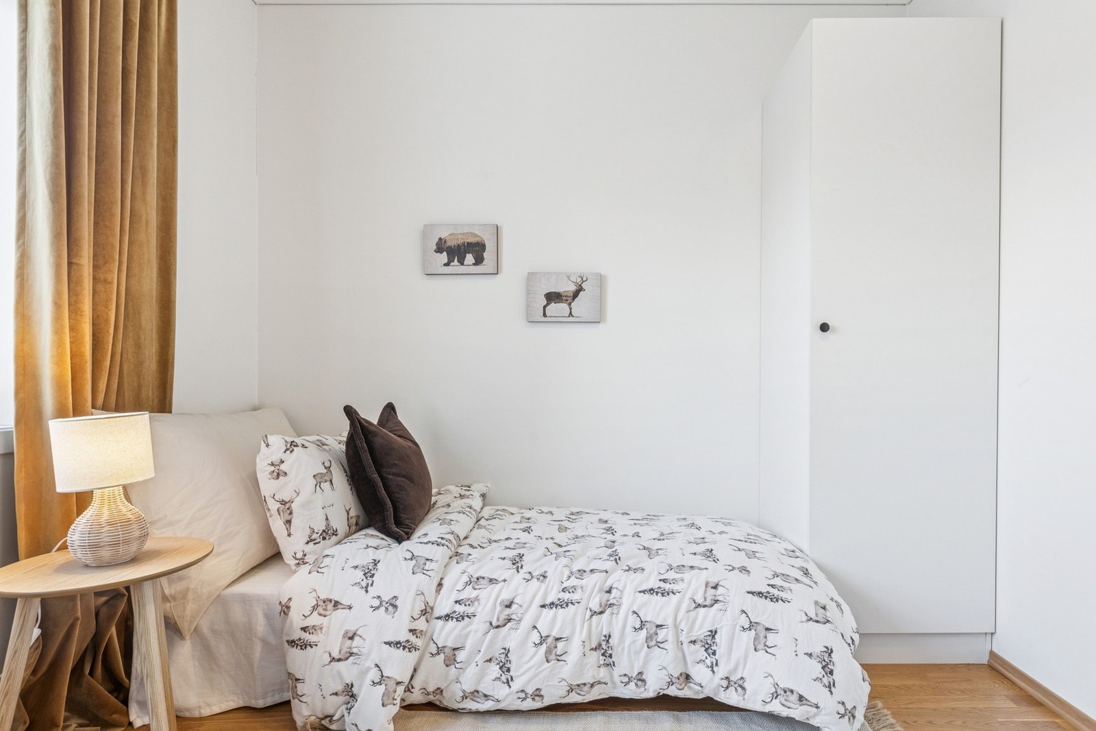 Rommene er holdt lyse, så her kan man enkelt innrede etter eget ønske eller sette sitt preg på veggene. Galleribilde