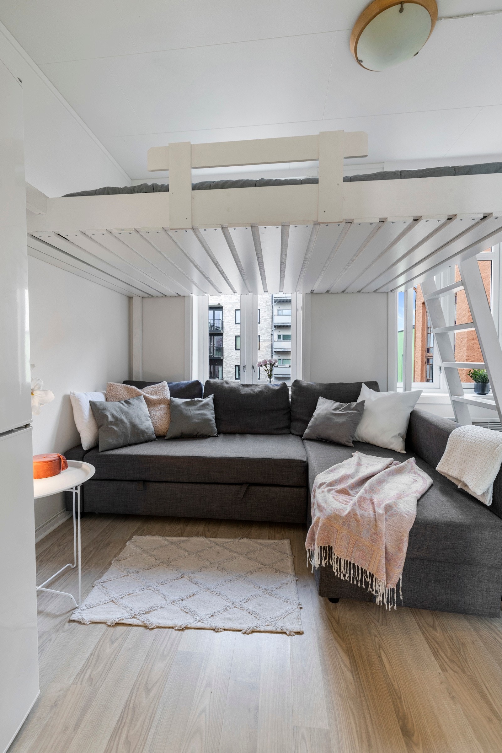 Rommet er lett å møblere og egner seg godt for deg som ønsker en enkel og funksjonell planløsning i en mindre bolig. Galleribilde