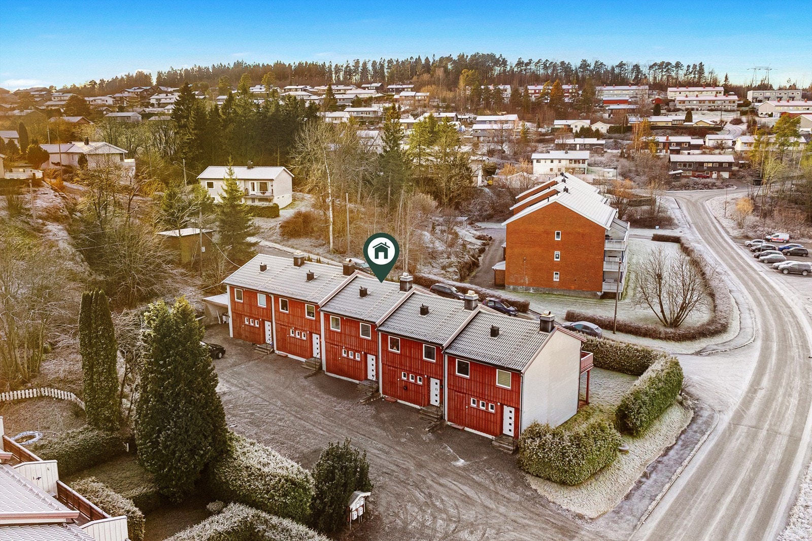 Det er ca. 3,5 km til Porsgrunn sentrum, og det er gode bussforbindelser i umiddelbar nærhet. Galleribilde