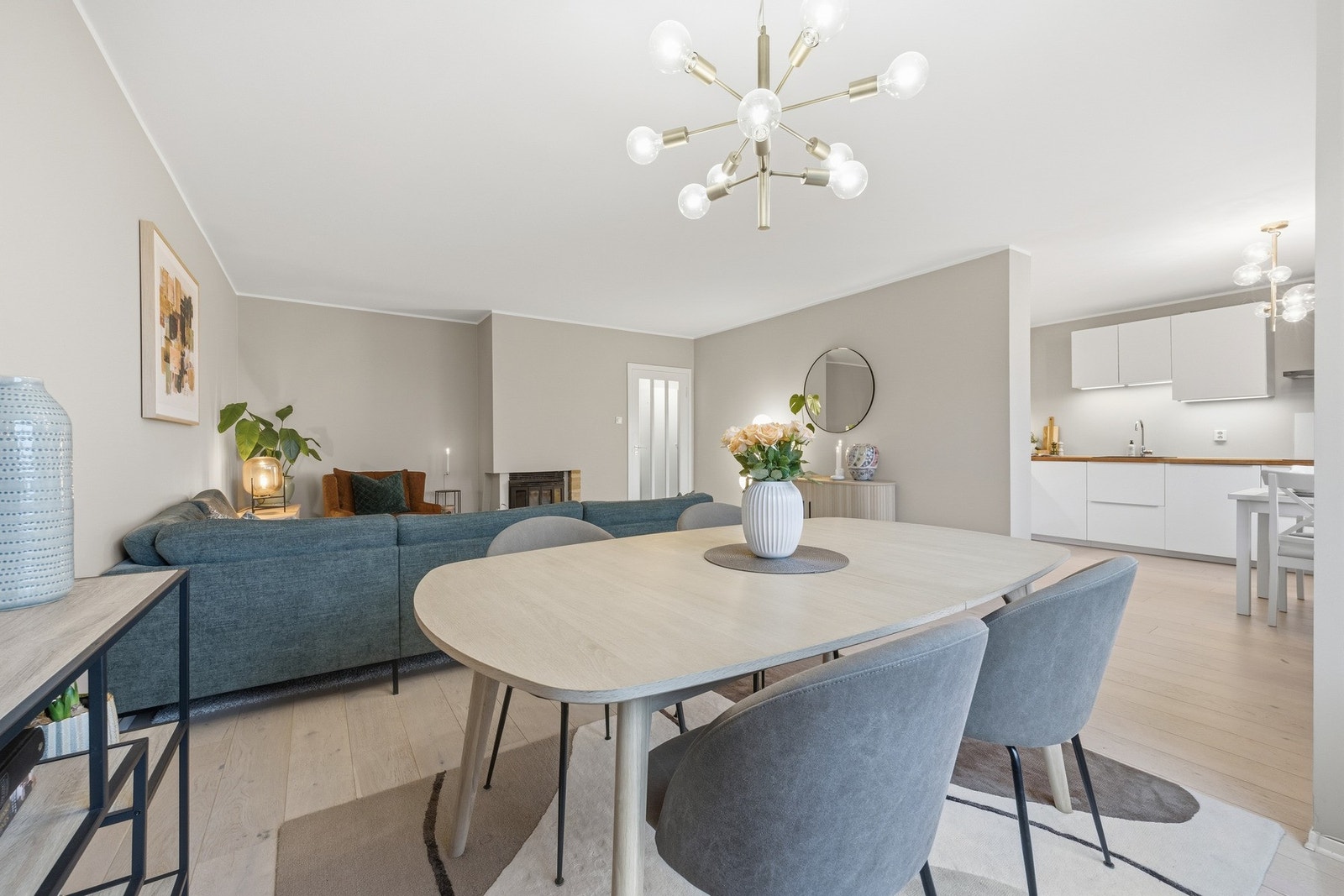 Denne flotte selveierleiligheten ligger i et svært attraktivt og barnevennlig boligområde på Nedre Høvik. Galleribilde