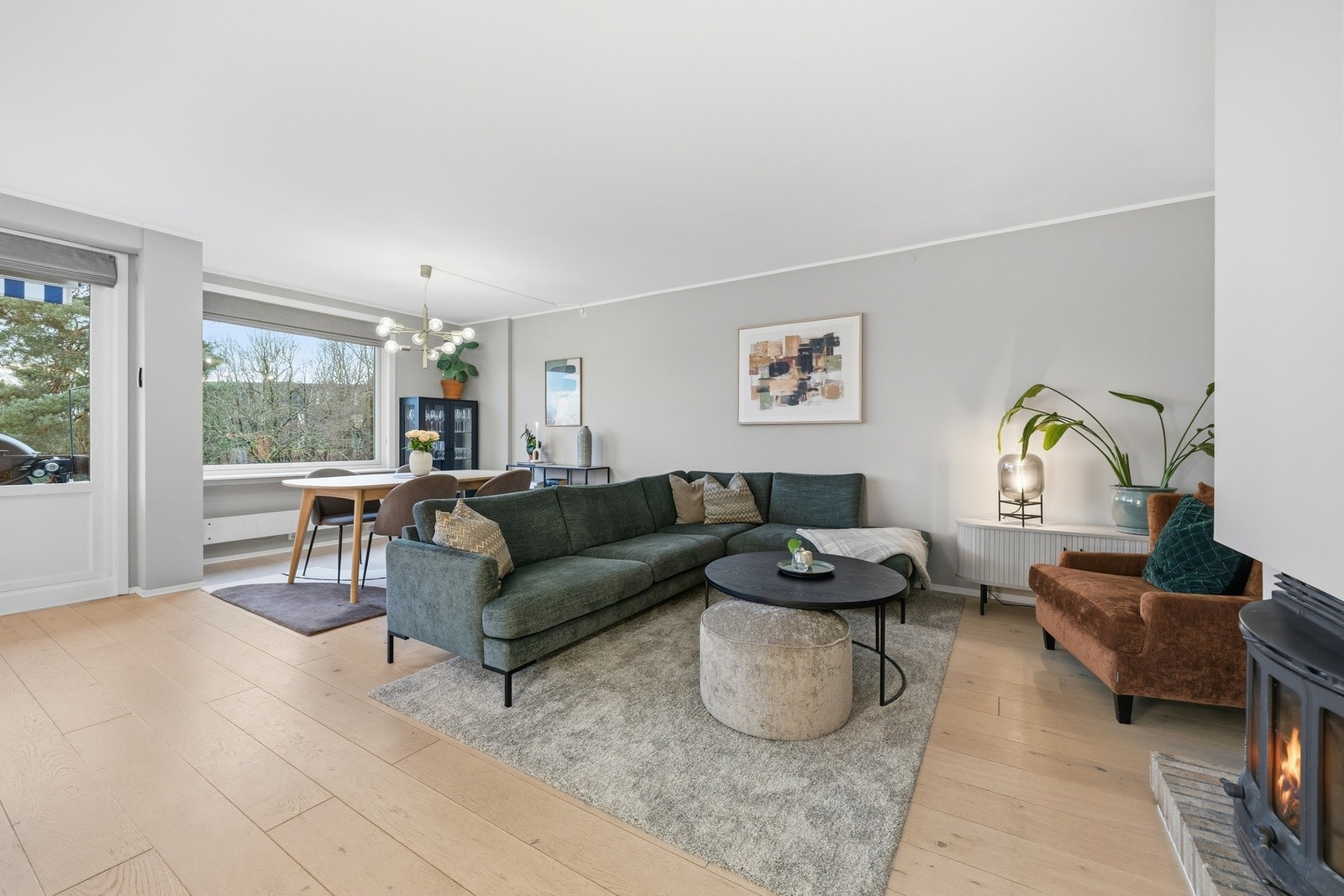 Velkommen til Fjordveien 69B Presentert av Eiendomsmegler Edvard Chapsang v/EIE eiendomsmegling Bærum!
Foto: Luxe AS (Anders Kjøndal) Galleribilde