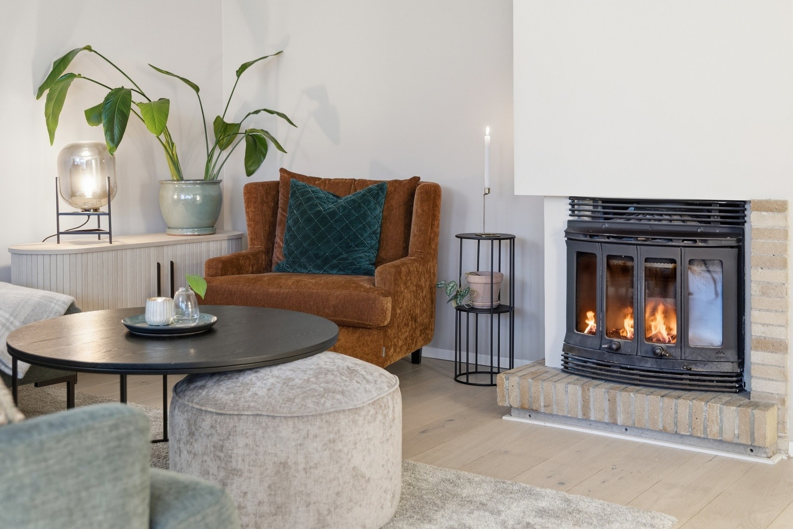 Lekker peis som gir varme, lys og lun atmosfære. Galleribilde