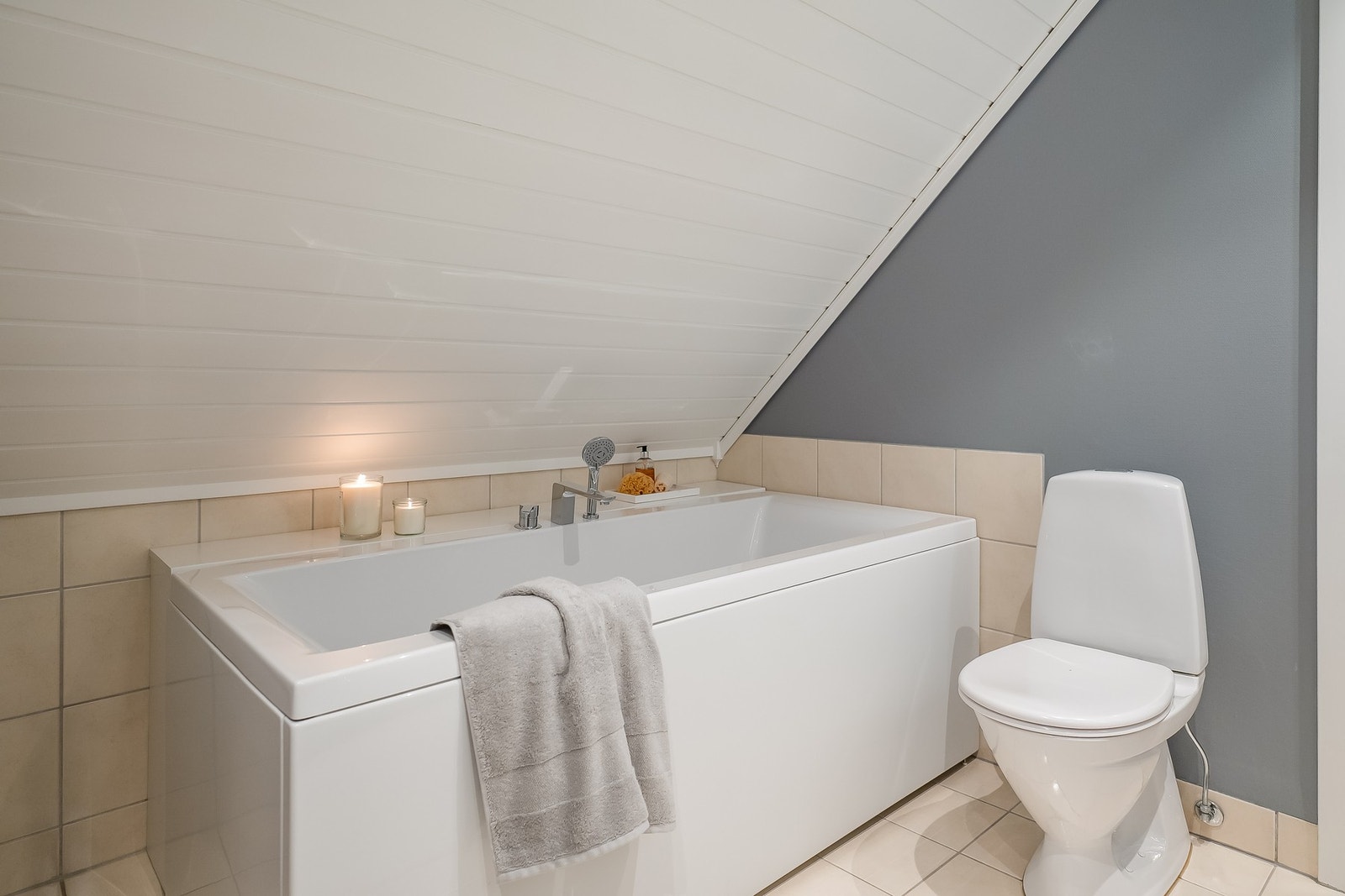 Selger opplyser om at badekaret ble byttet i 2024. Galleribilde