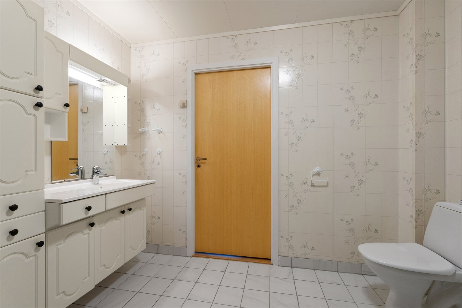 Badet har en ryddig og oversiktlig utforming med plass til det viktigste Galleribilde