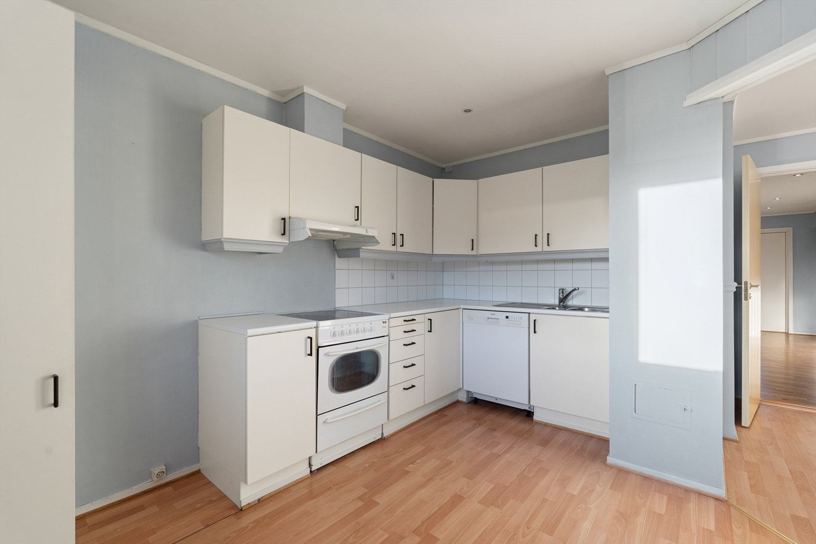 Kjøkkenet har alt du trenger for matlaging Galleribilde