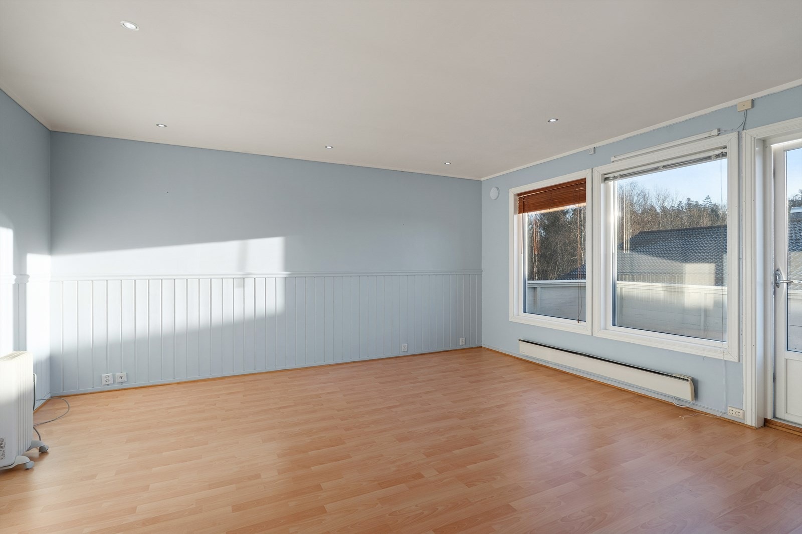 Stuen har god plass til hele familien Galleribilde