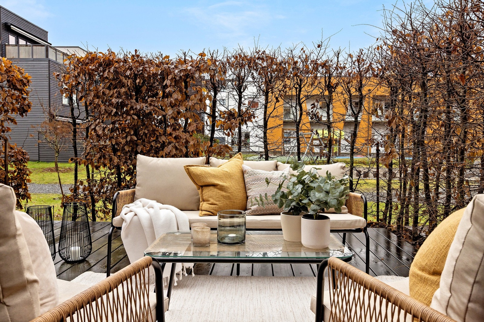 Solrik uteplass med svært gode møbleringsmuligheter Galleribilde