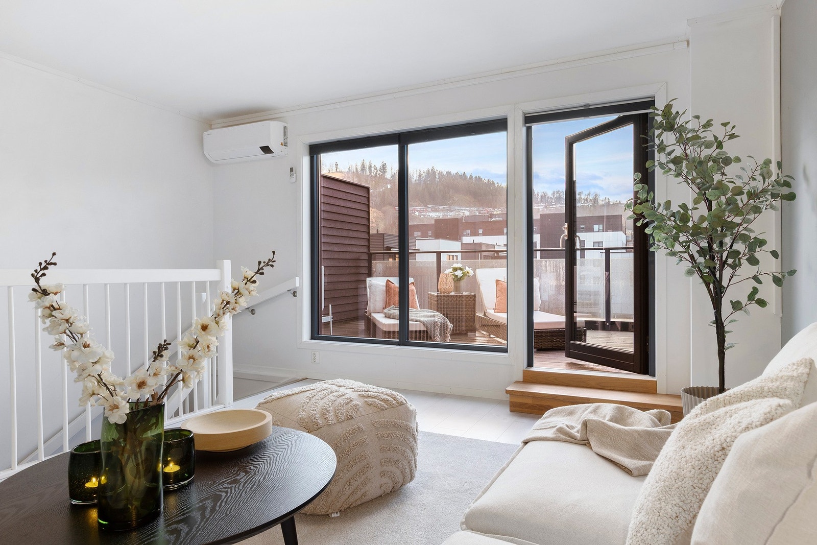 Lys og luftig loftstue Galleribilde