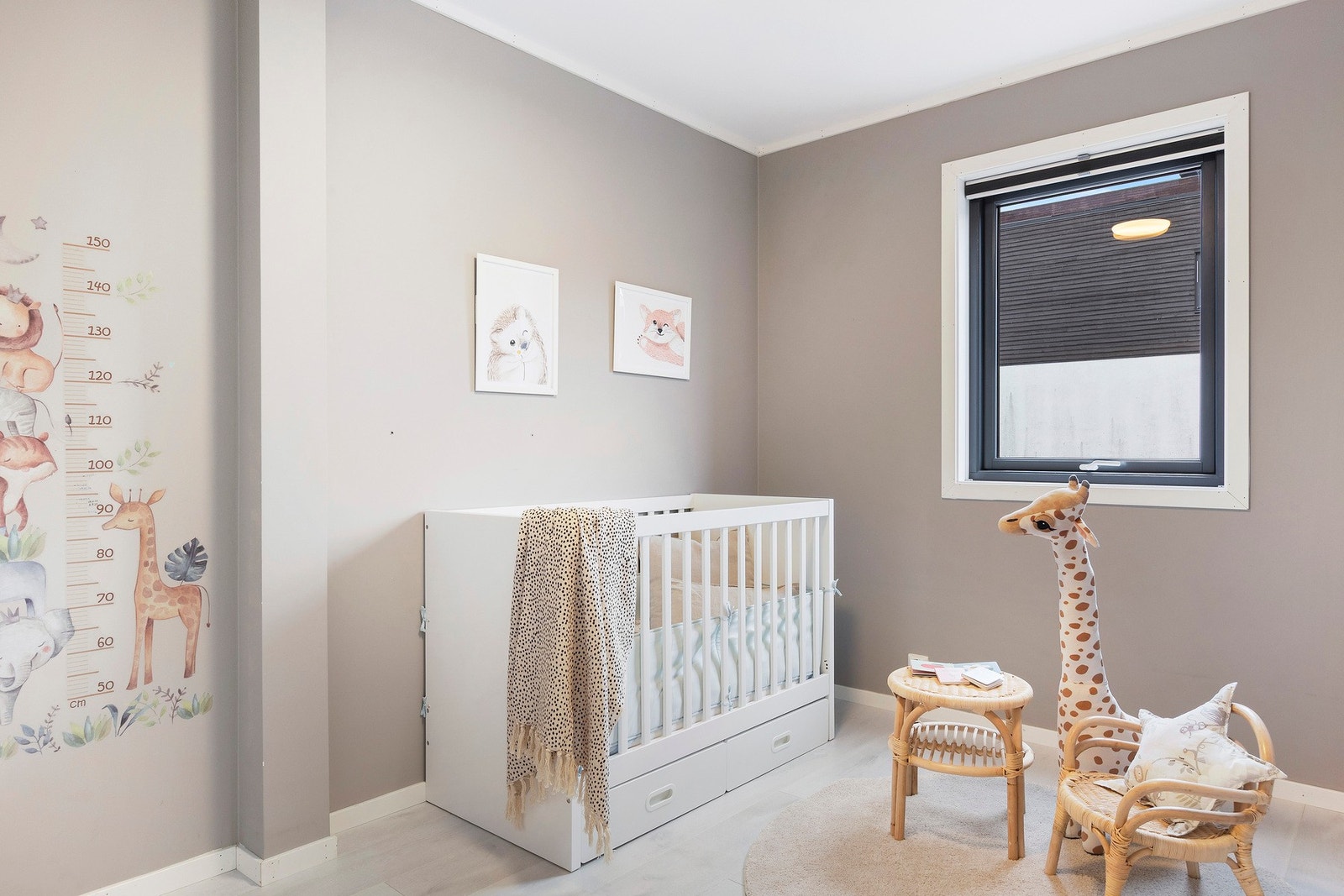 Soverom 2 er av god størrelse, med god plass til seng og annet ønsket møblement Galleribilde