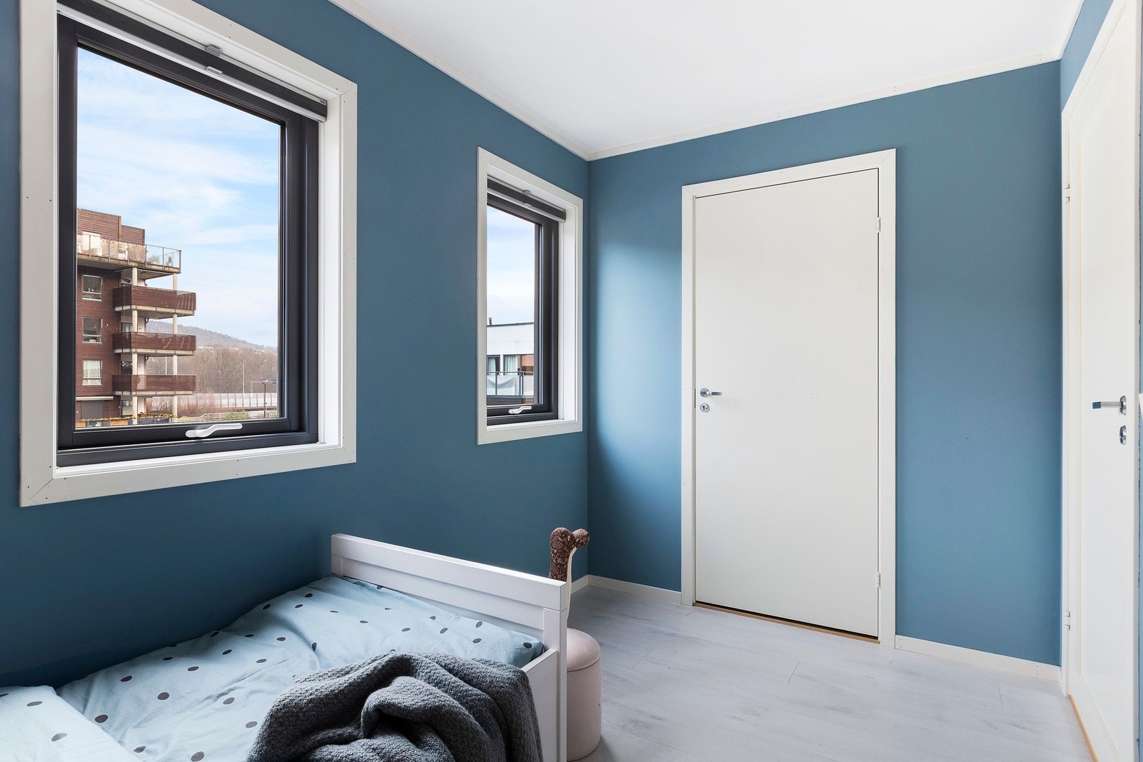 Soverom 3 har adkomst til en praktisk innvendig bod Galleribilde