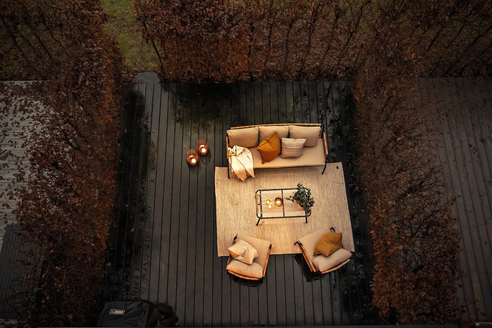 Uteplassen ligger sørvest-vendt og har svært gode solforhold Galleribilde