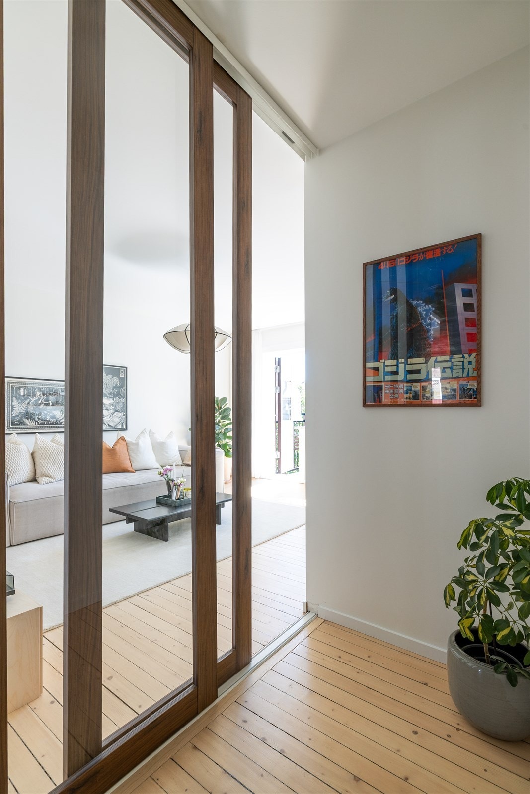 - Skyvedøren har "soft-close" funksjon - Galleribilde