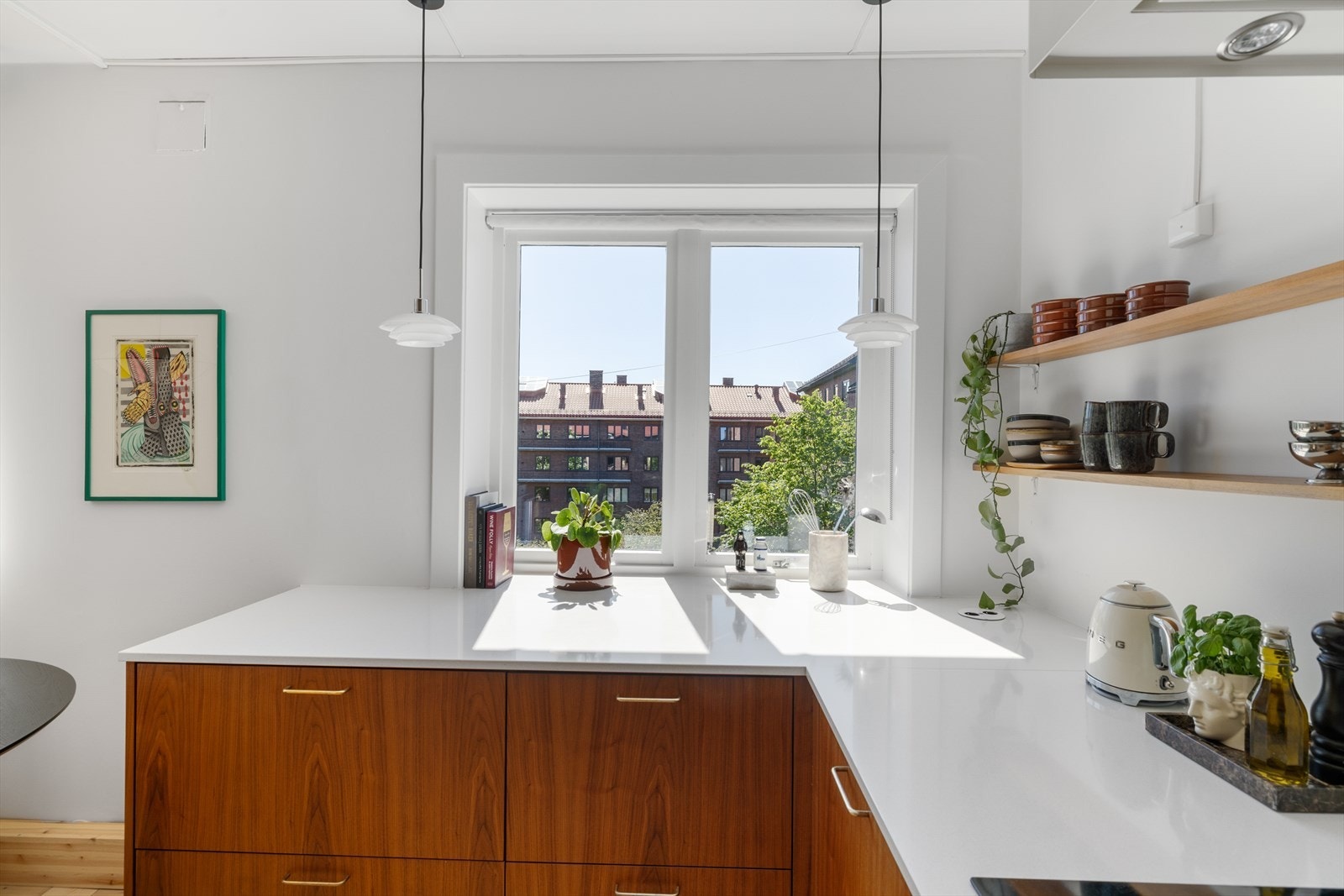 - Innredningen er smart utnyttet, og byr på godt med skap- og benkeplass - Galleribilde