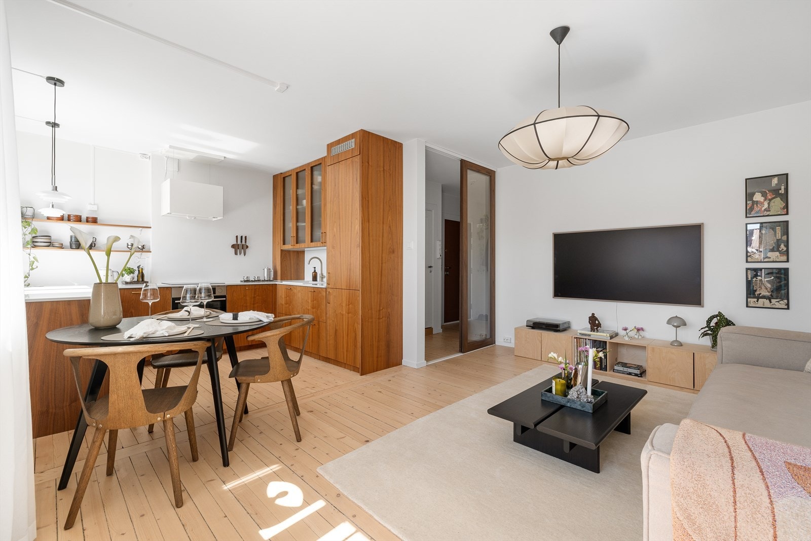 - Denne gjennomførte og sosiale 2-roms ble total rehabilitert i 2022, og oppleves velholdt og innflytningsklar - Galleribilde