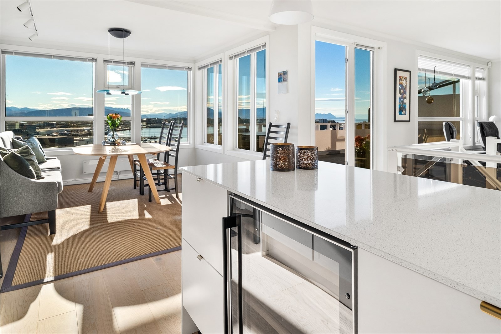 I øyen er det også et integrert vinskap fra 2022. Galleribilde