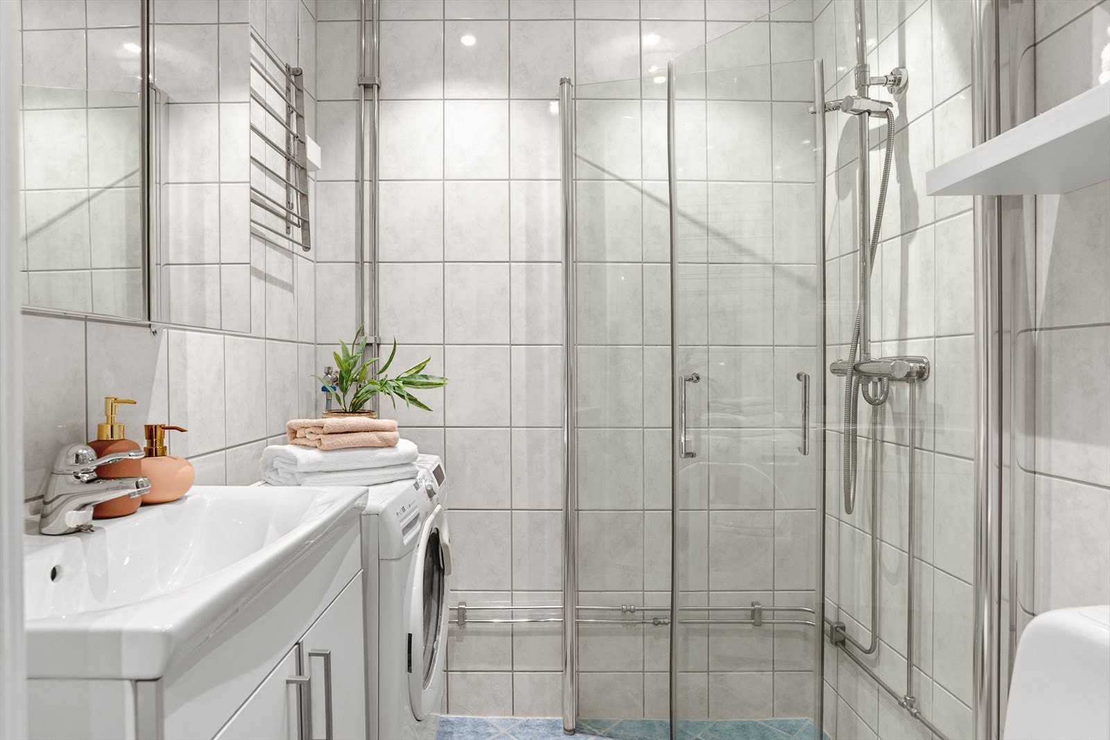 Badet har opplegg for vaskemaskin. Galleribilde