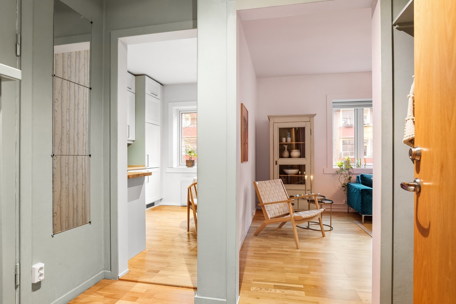 Entréen gir adkomst til flere rom, heriblant kjøkken, stue og bad. Galleribilde