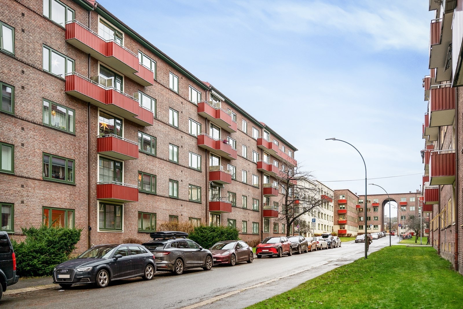 Fasaden fremstår som pen. Galleribilde